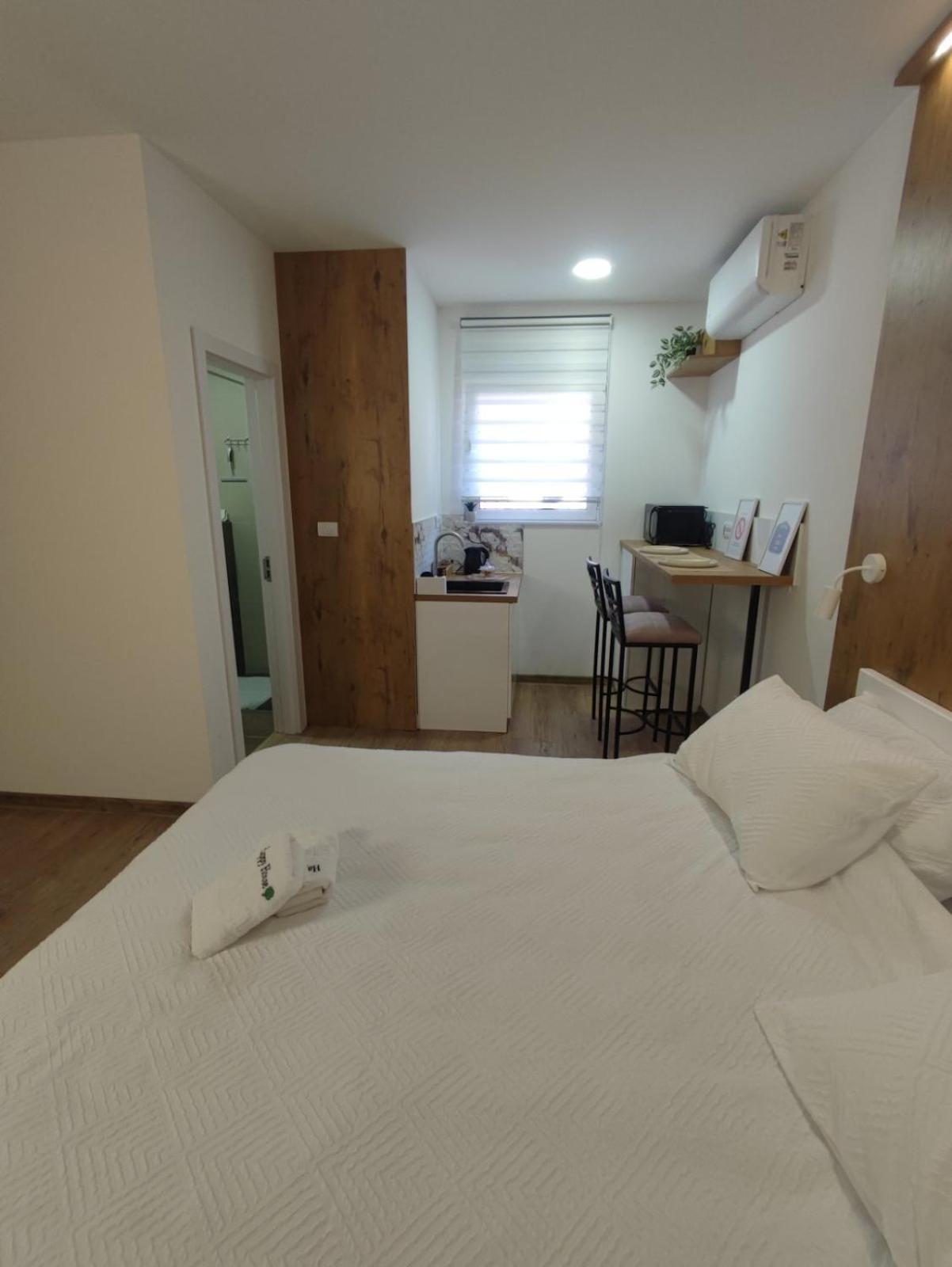 Apartmani Happy House Surčin Zewnętrze zdjęcie